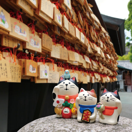 Manpuku Maneki Neko (Lucky Cat) with lucky signs